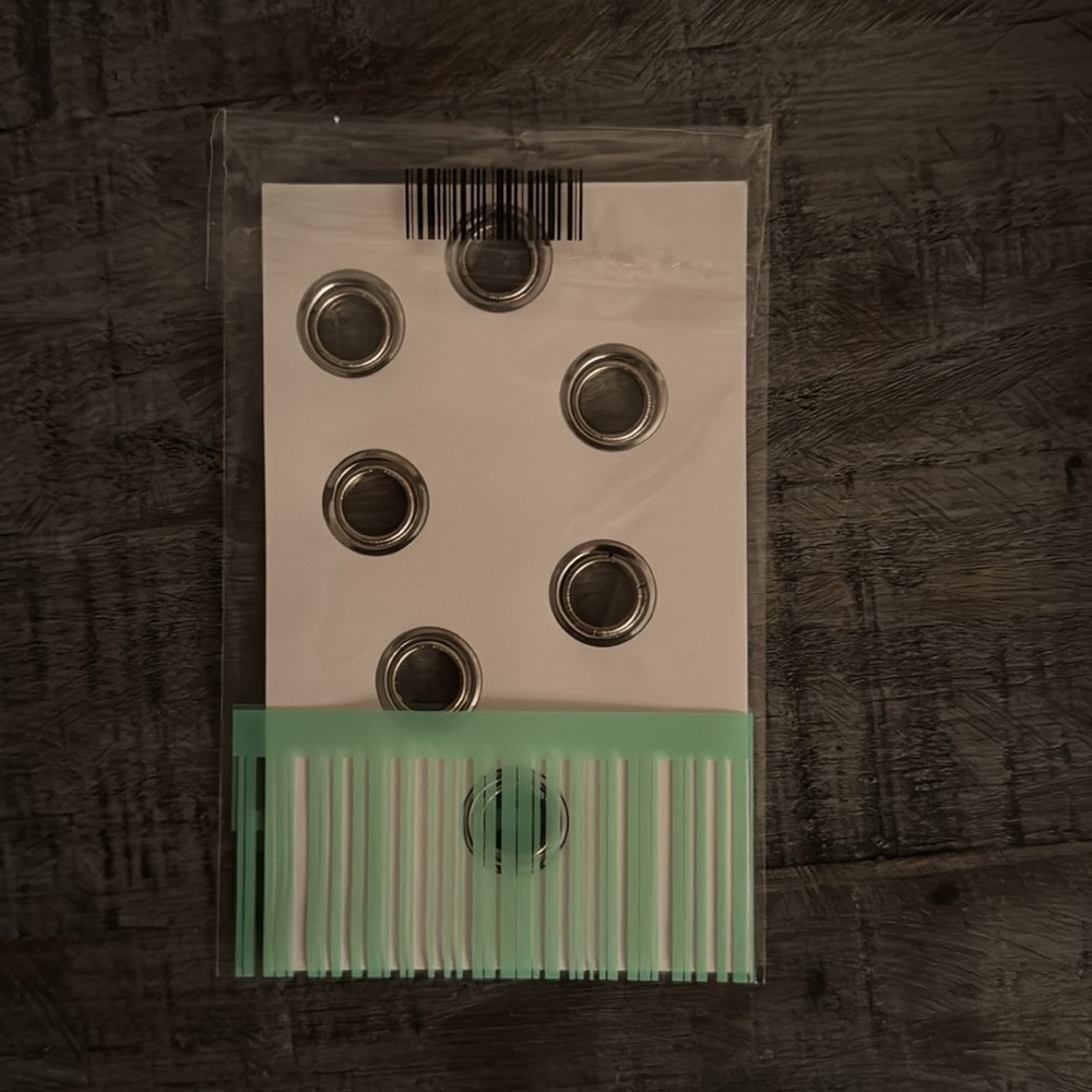 🏷️ NWT Cloth & Paper Grommet Journaling card - Picture 6 of 6